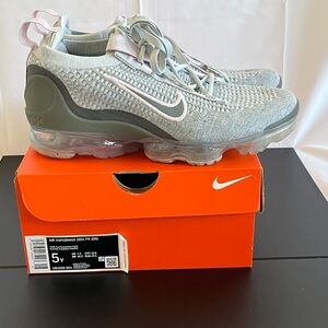 Nike Kids Air VaporMax Sneakers - Light Gray & Pink